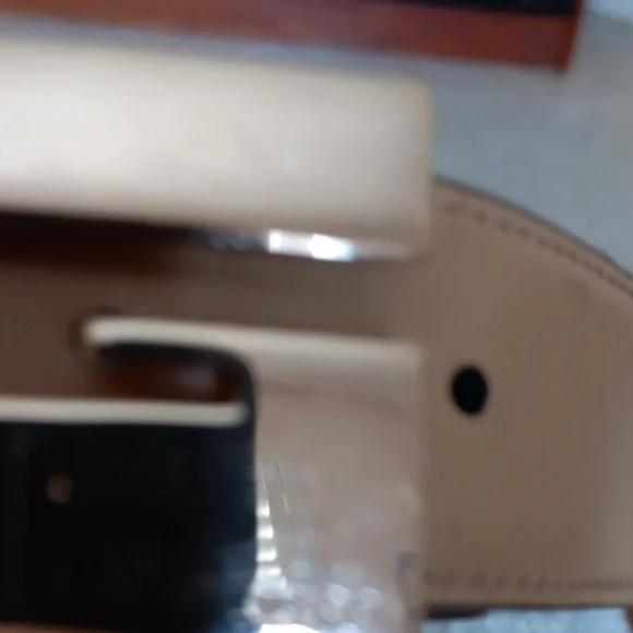 Gucci LuxuryVintage Reversible Elegant Black Leather /CamelBelt with Gold G. - Picture 5 of 9